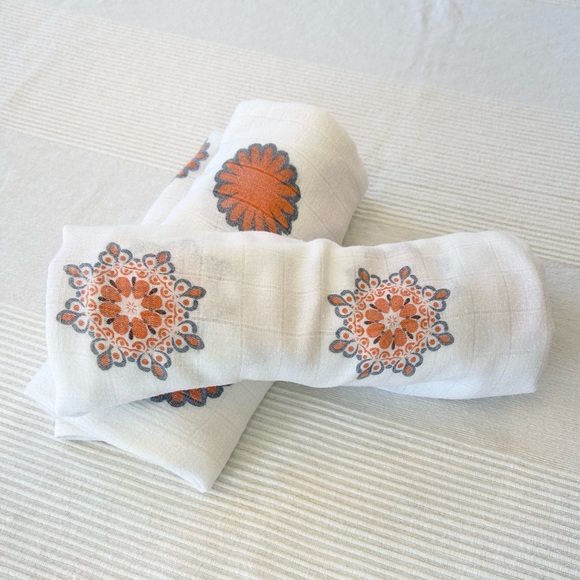 Aden & Anais Bamboo 2-Pack Swaddle Blankets - Picture 4 of 14